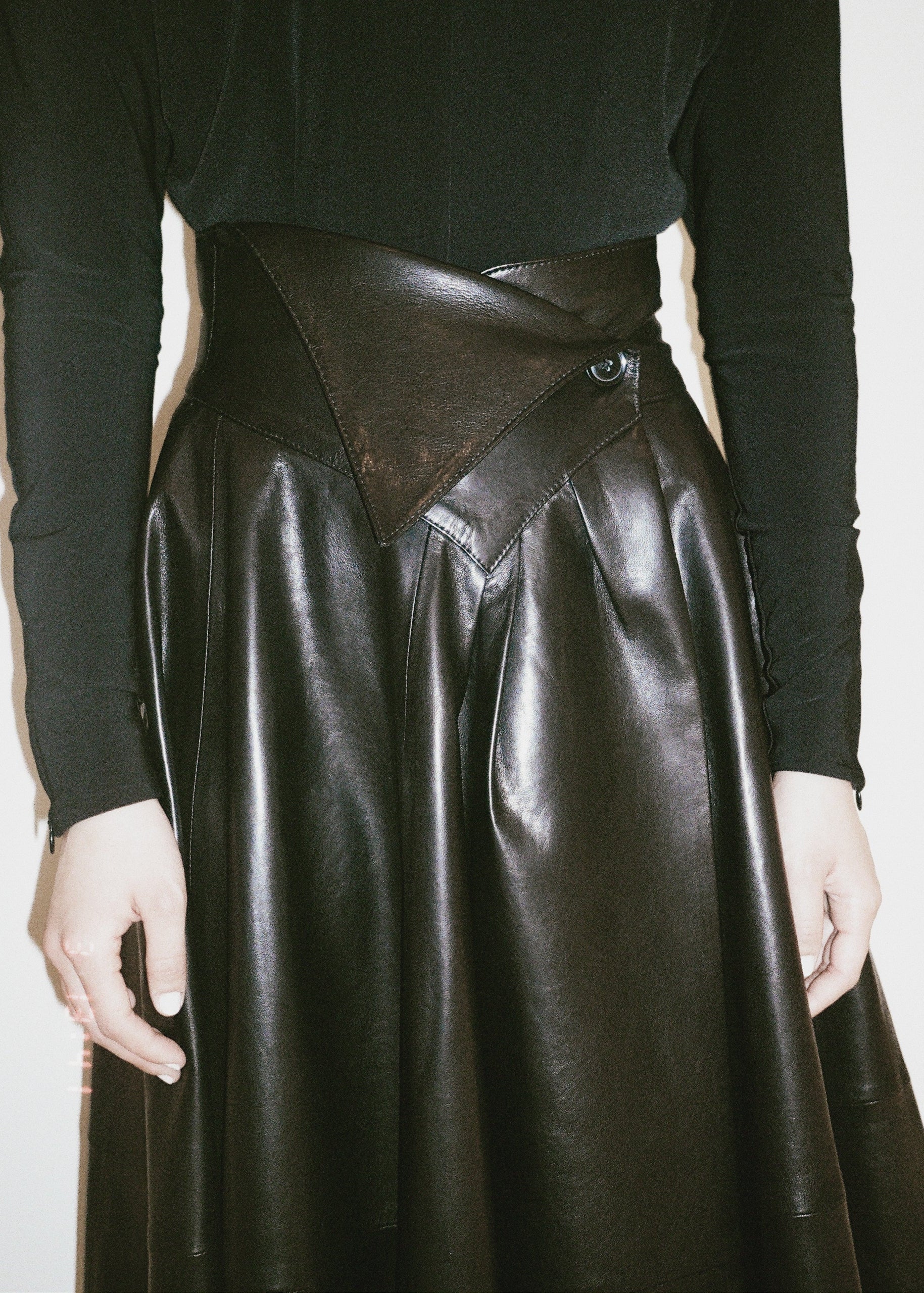 新品タグ付✨定価6.9万✨アパルトモン SHEEP LEATHER SKIRT Kimila Leather Skirt - Luxury Lambskin Circle Skirt | Salon 1884